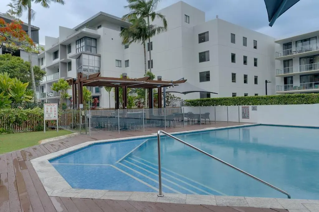 Private Rooftop Beachside 3-bed With Pool Apartment *