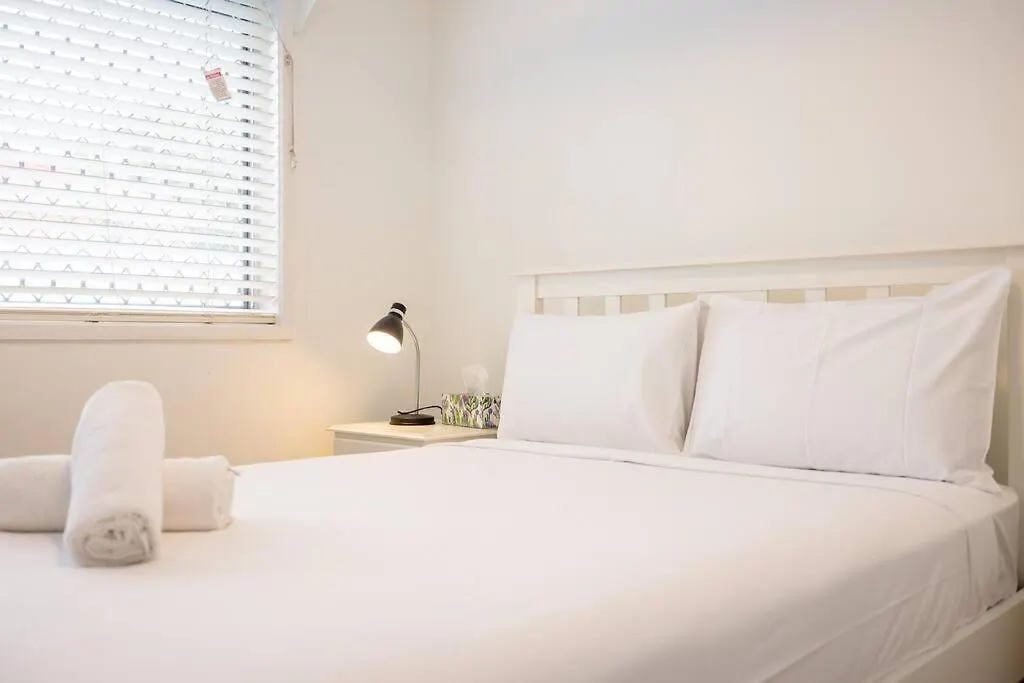 Family-friendly Retreat With Pool & Spacious Living 度假居