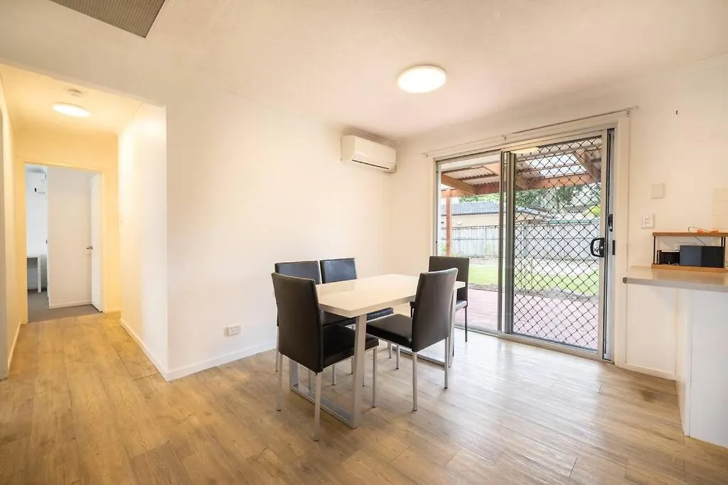 Family-friendly Retreat With Pool & Spacious Living * 黄金海岸