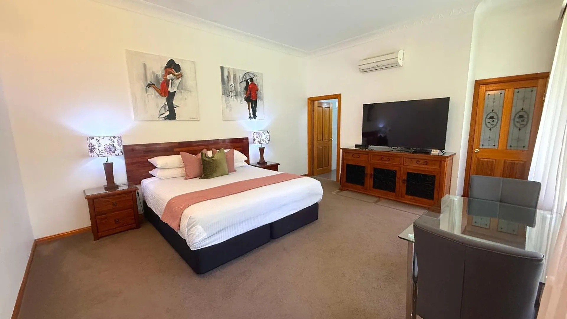 Mt Tamborine Stonehaven Manor 4*