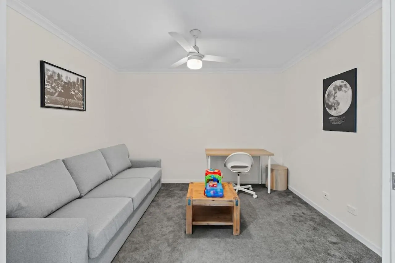 בית נופש Stunning 4br With Yard Parking Costco And Theme Park גולד קוסט