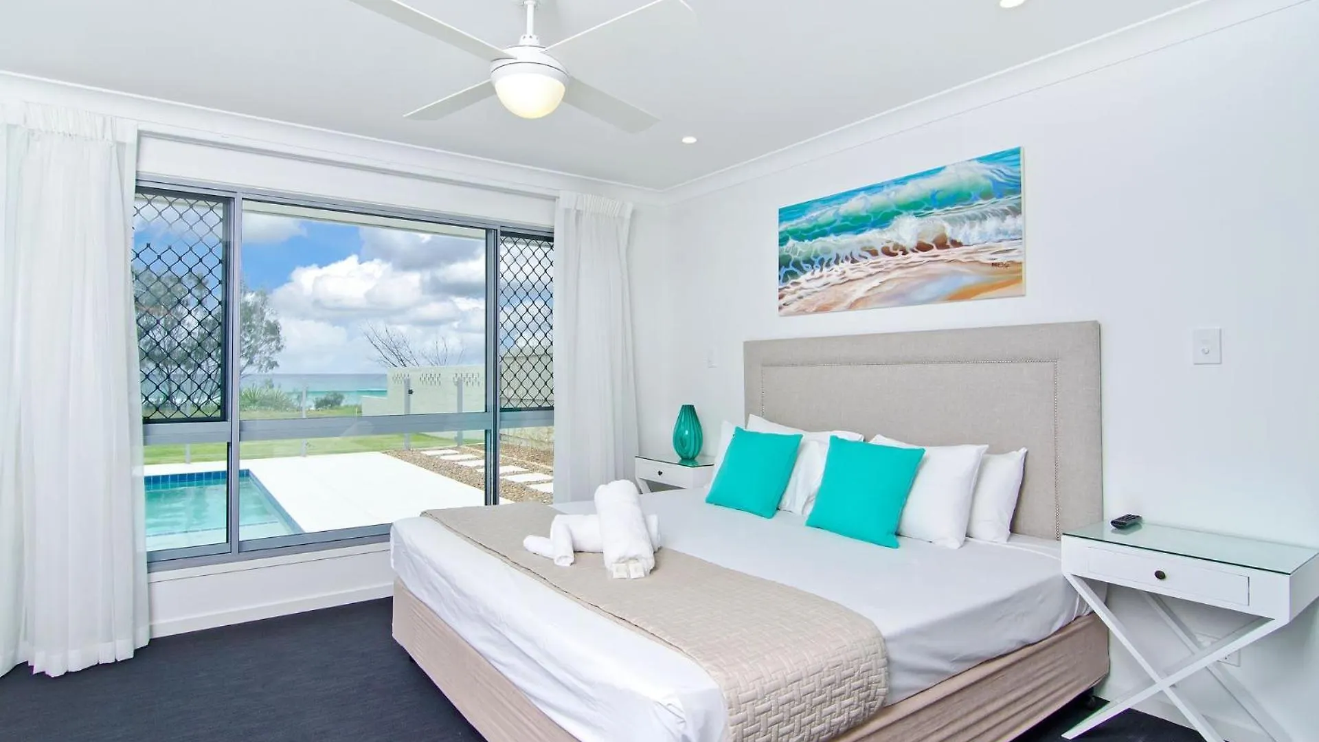 Sentosa On Tugun - Beachfront 5 Bedroom