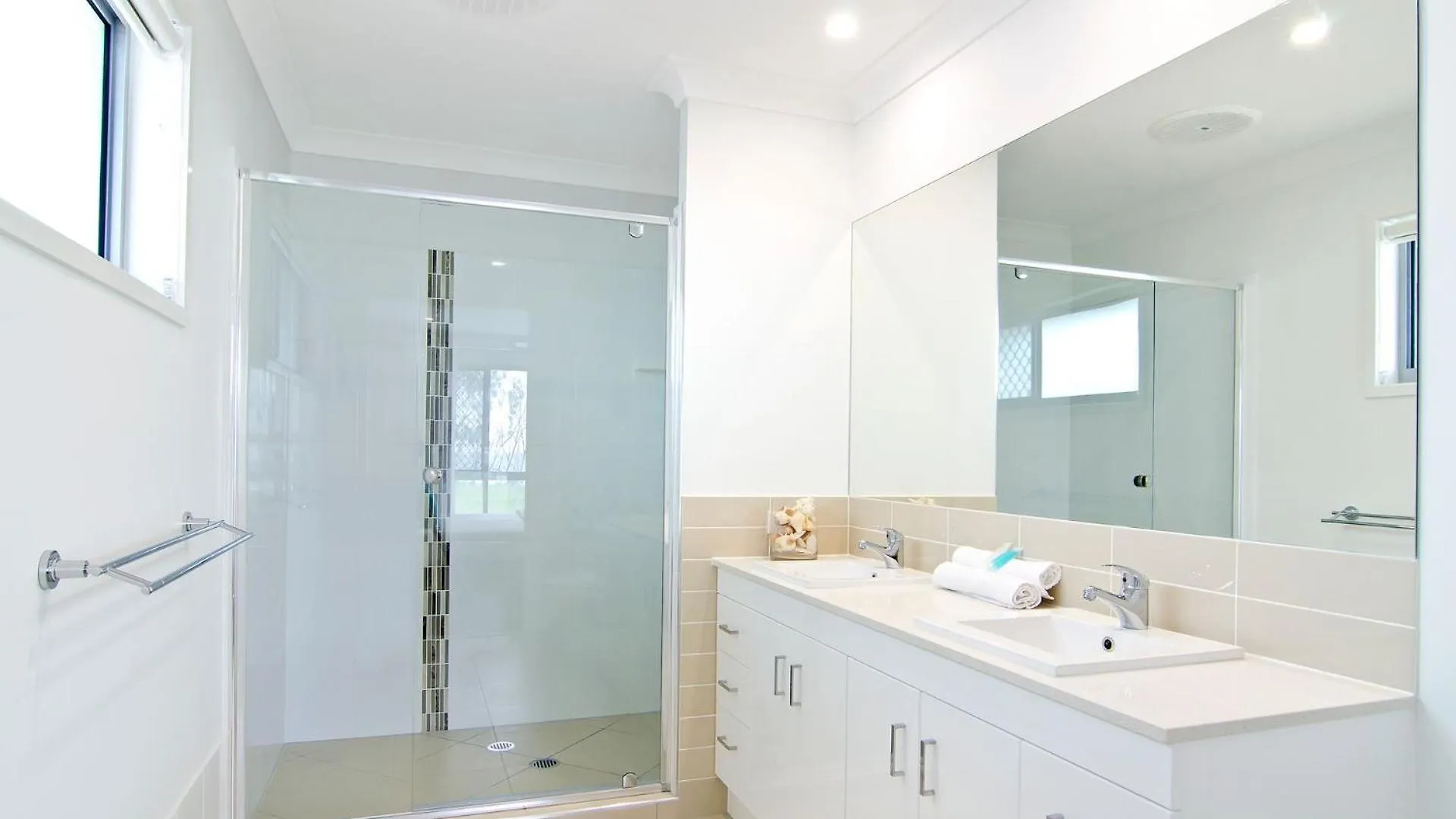 Sentosa On Tugun - Beachfront 5 Bedroom Holiday home