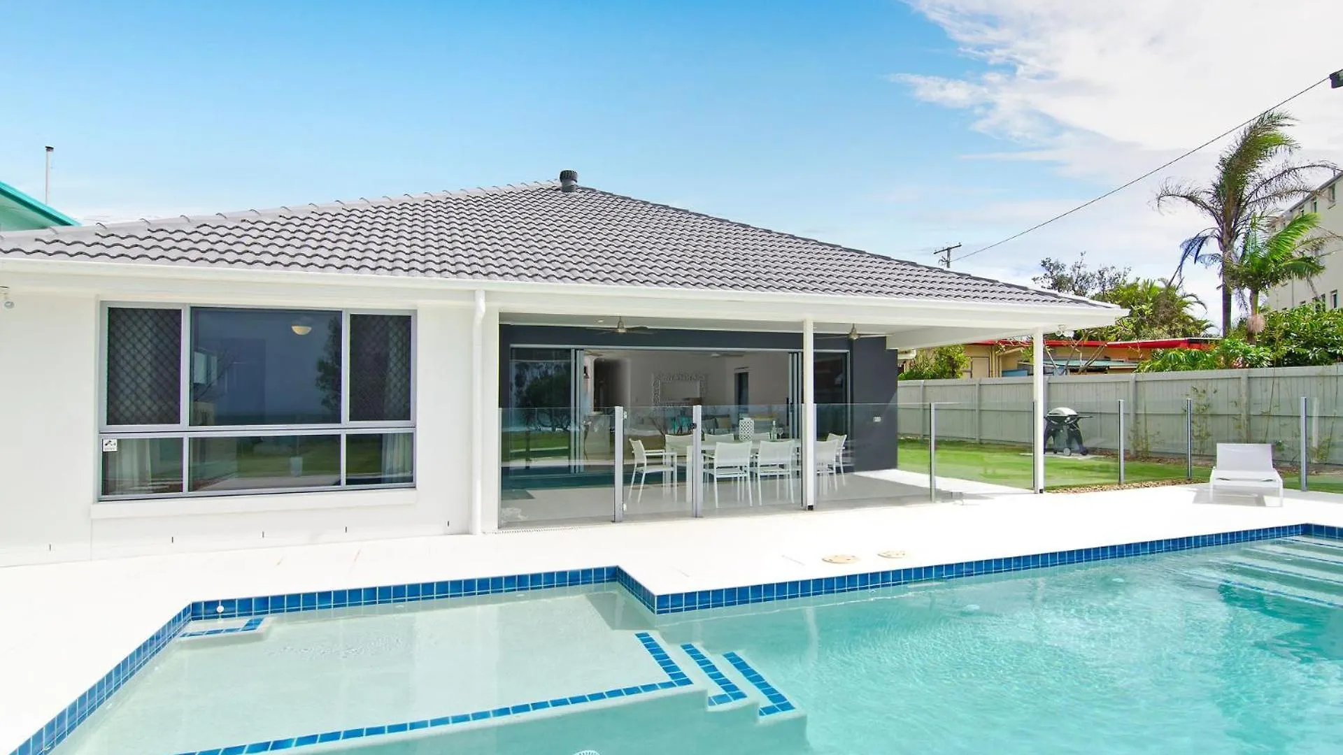 Holiday home Sentosa On Tugun - Beachfront 5 Bedroom *