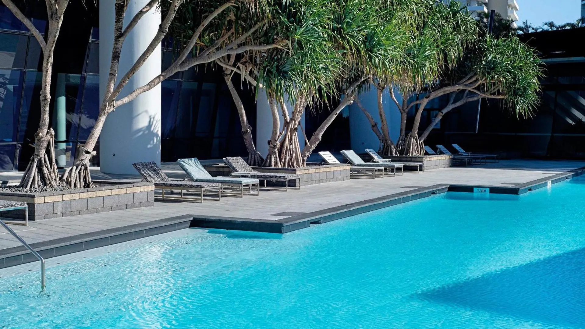 Apartment Circle On Cavill Sky High Ocean View Sub-penthouses - Self Contained & Privately Managed - Wow Gold Coast