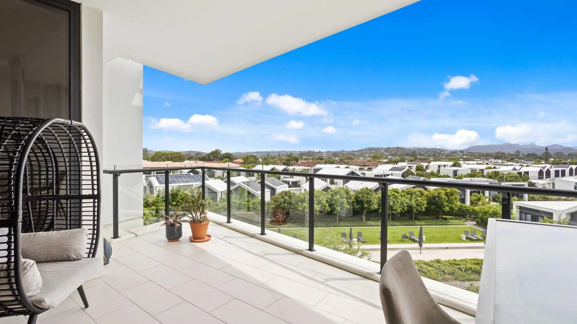 Magnoli - Hosted By Burleigh Letting