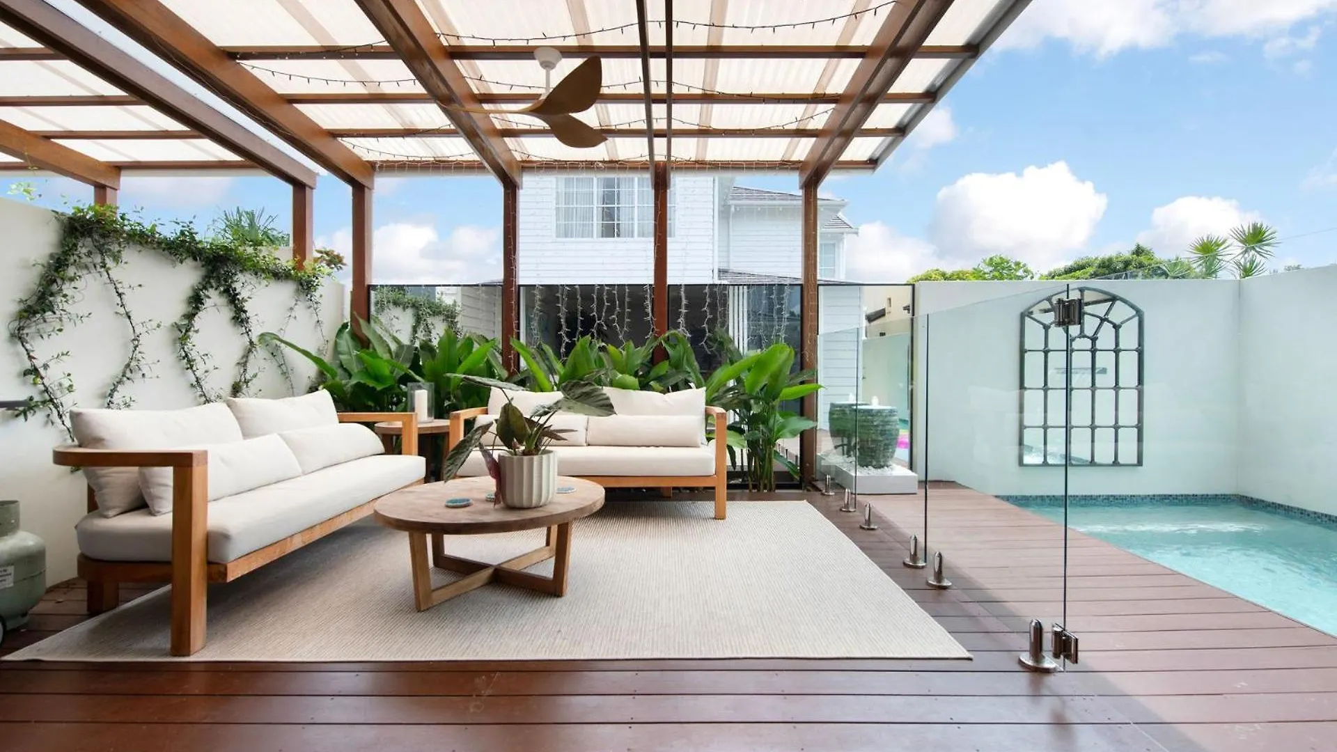 Luxury Tri-level Duplex In Mermaid - Coasthm