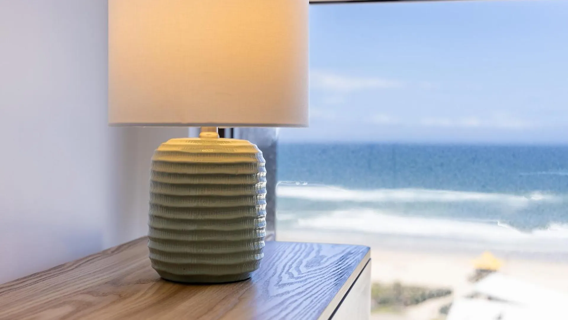 Waterfront 3-br In The Heart Of The * Gold Coast