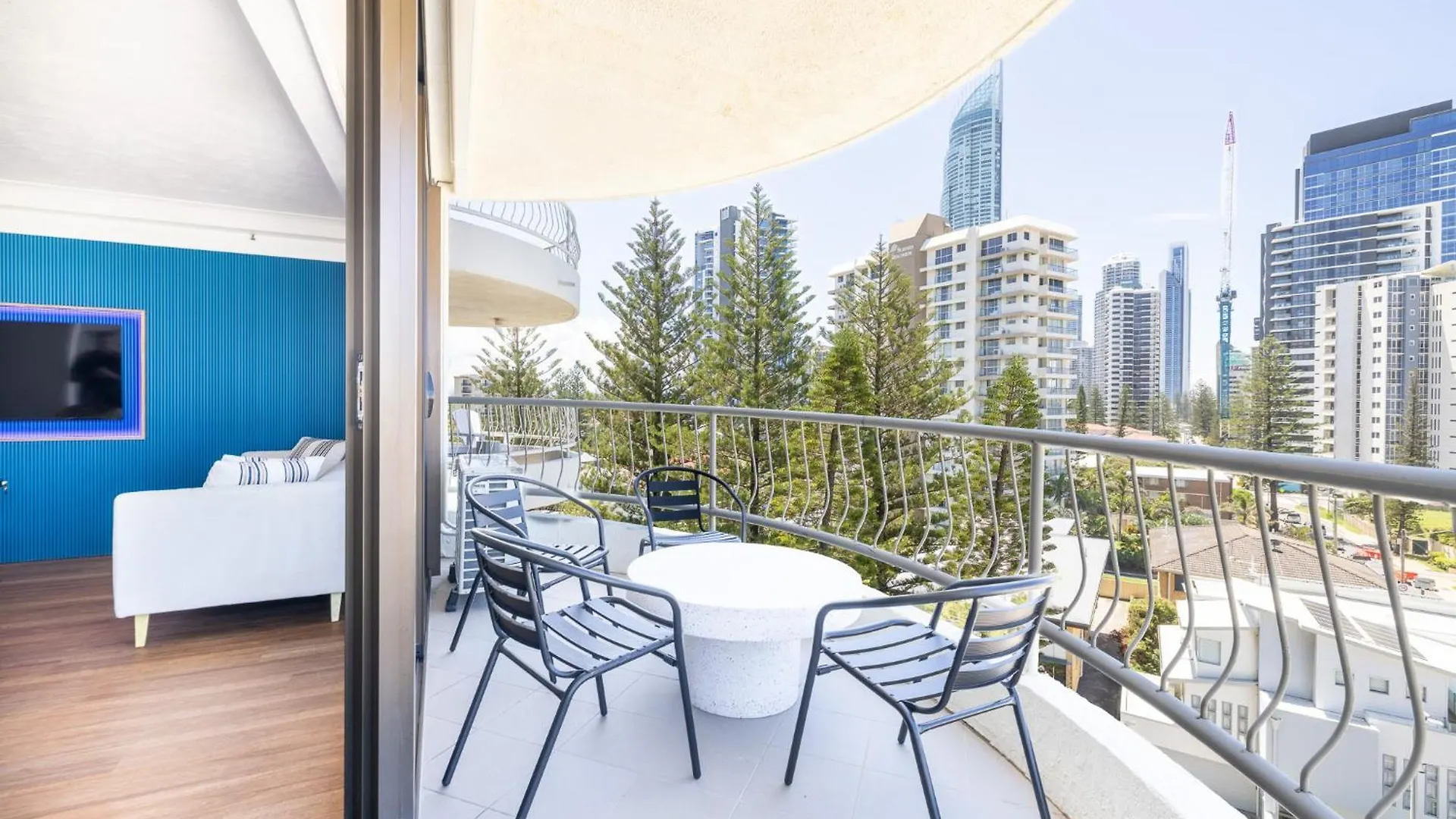 Waterfront 3-br In The Heart Of The Apartment *