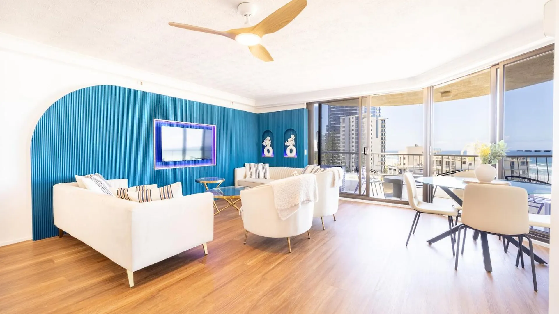 Waterfront 3-br In The Heart Of The * Gold Coast