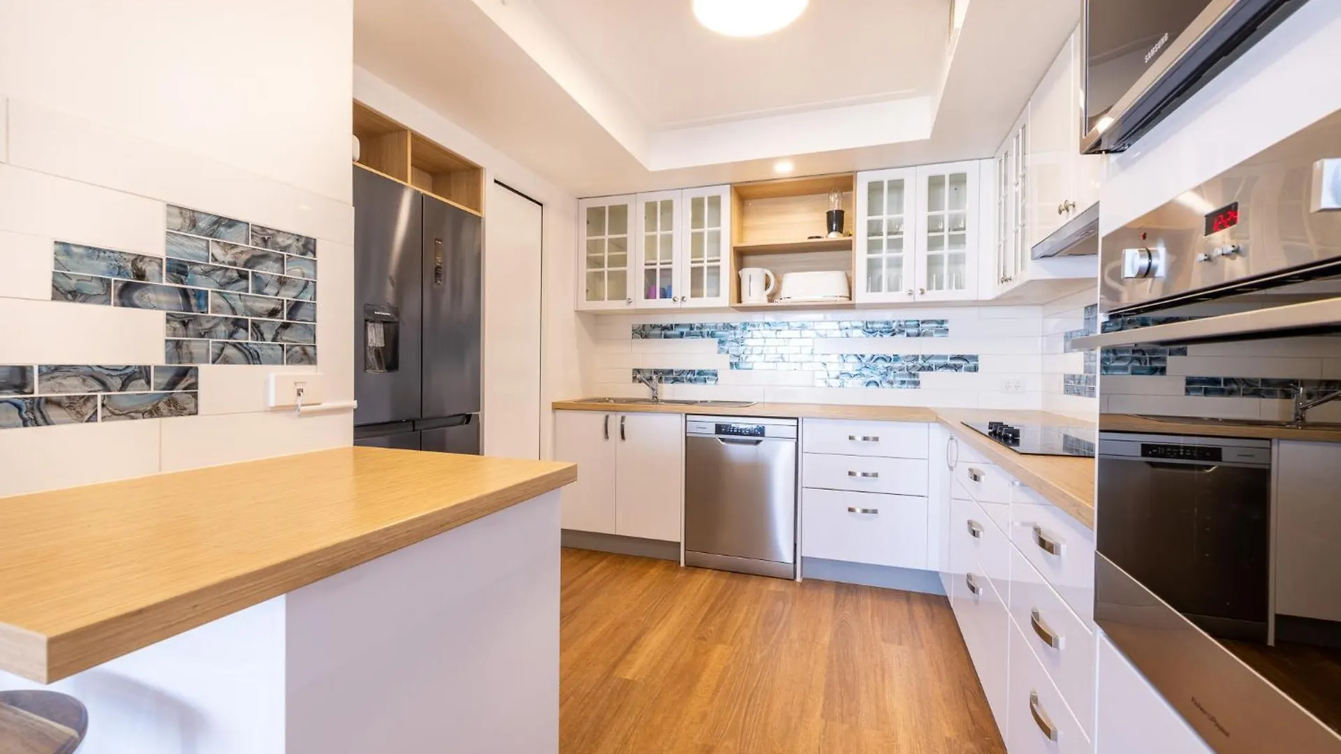 Waterfront 3-br In The Heart Of The Apartment