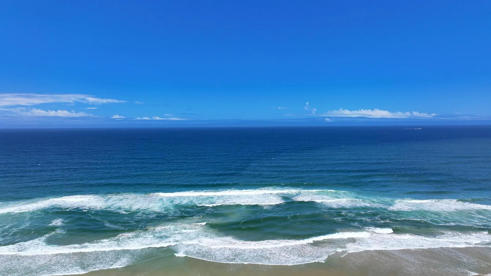 Waterfront 3-br In The Heart Of The Apartment Gold Coast