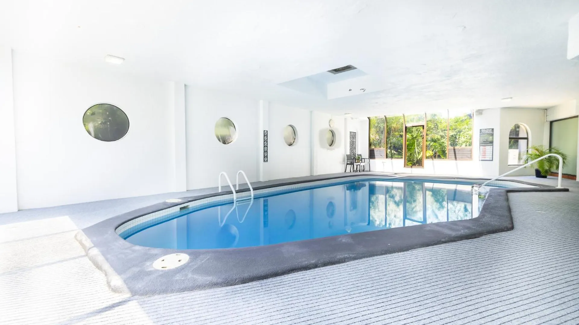 Waterfront 3-br In The Heart Of The *