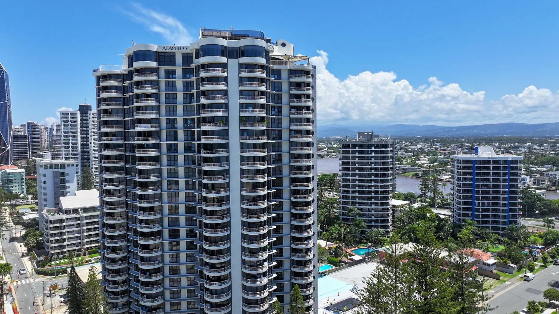 Apartment Waterfront 3-br In The Heart Of The Gold Coast