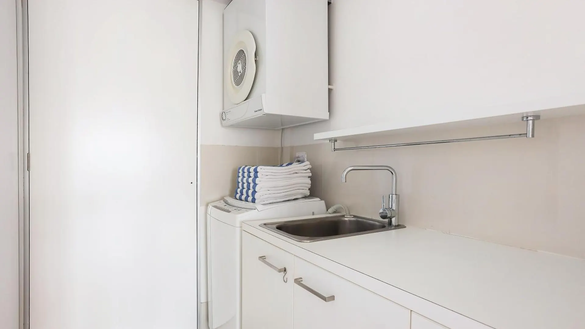 Qtower 2Br Apt Pool & Gym, 6 Guests, Beach Walk Apartmán *
