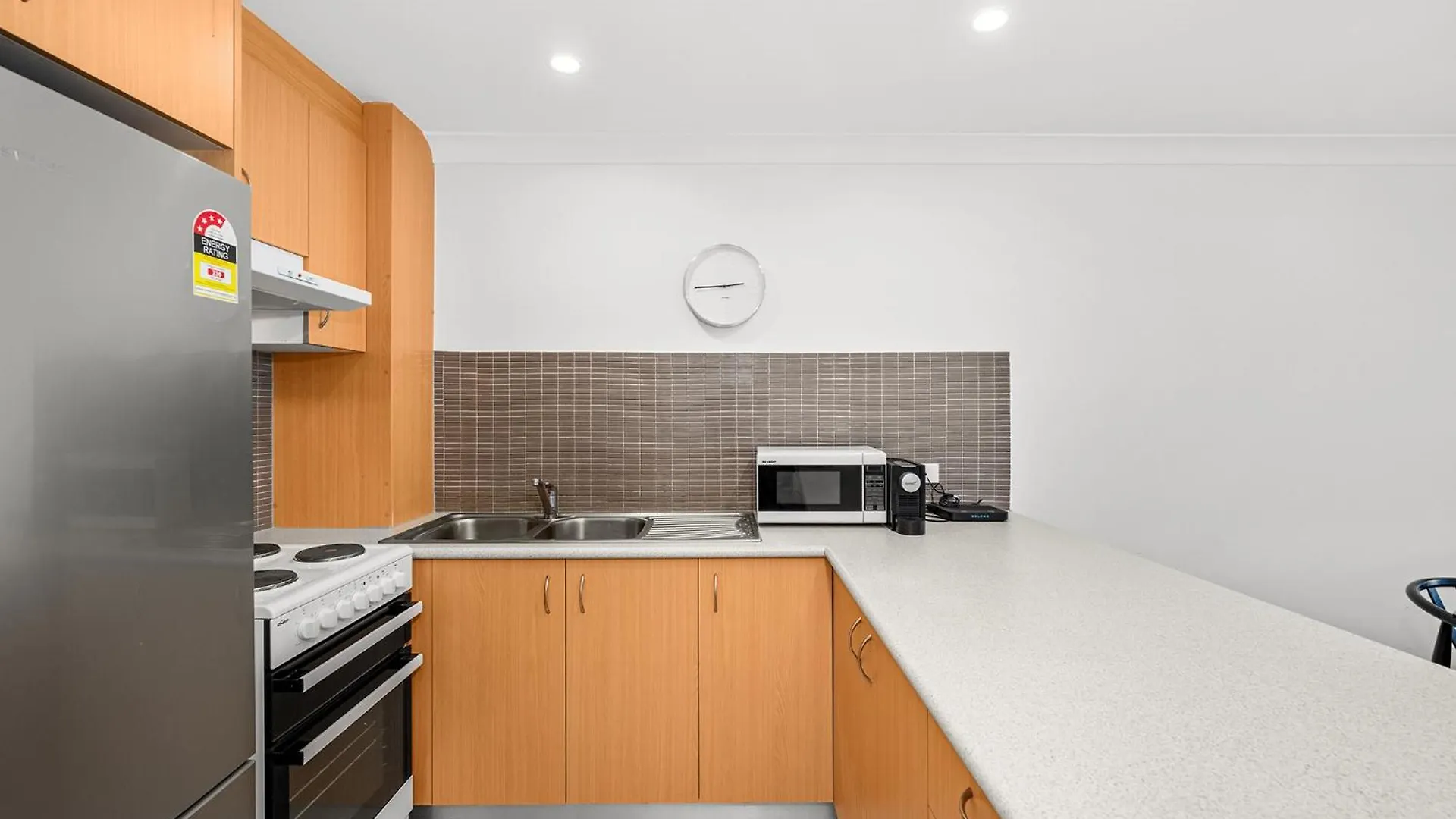 Surfers Paradise- Meters From The Beach! *