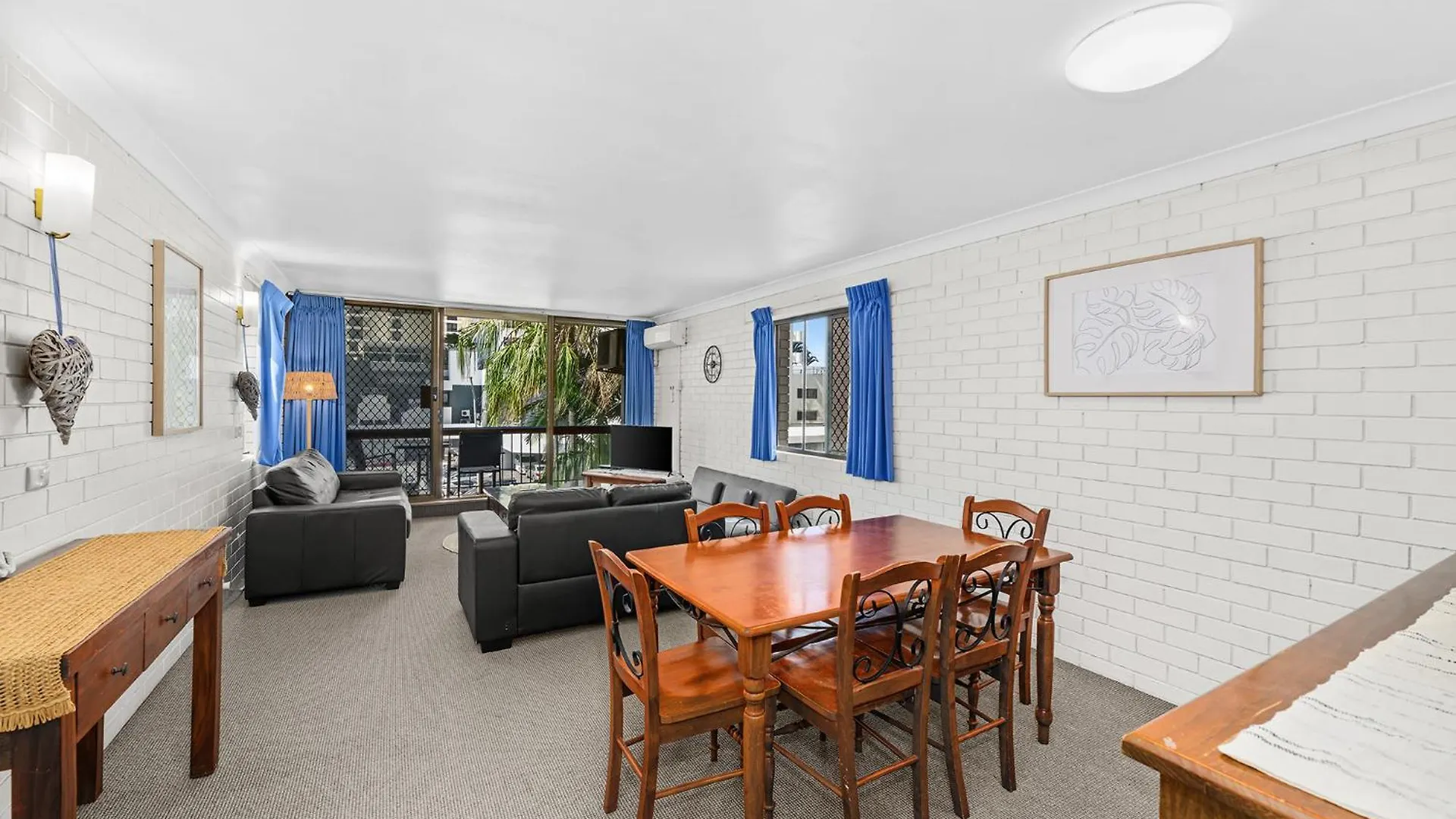 Apartment Surfers Paradise- Meters From The Beach!