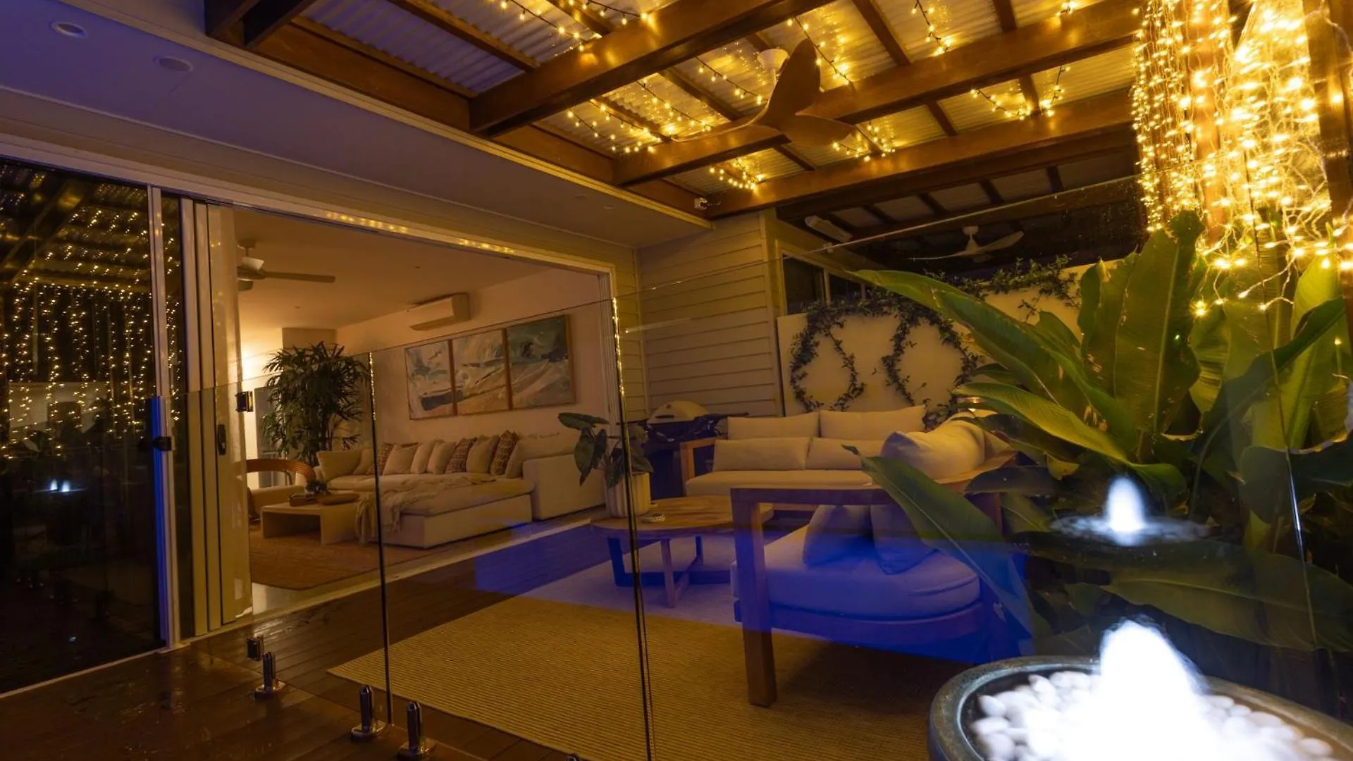 Luxury Tri-level Duplex In Mermaid - Coasthm Holiday home