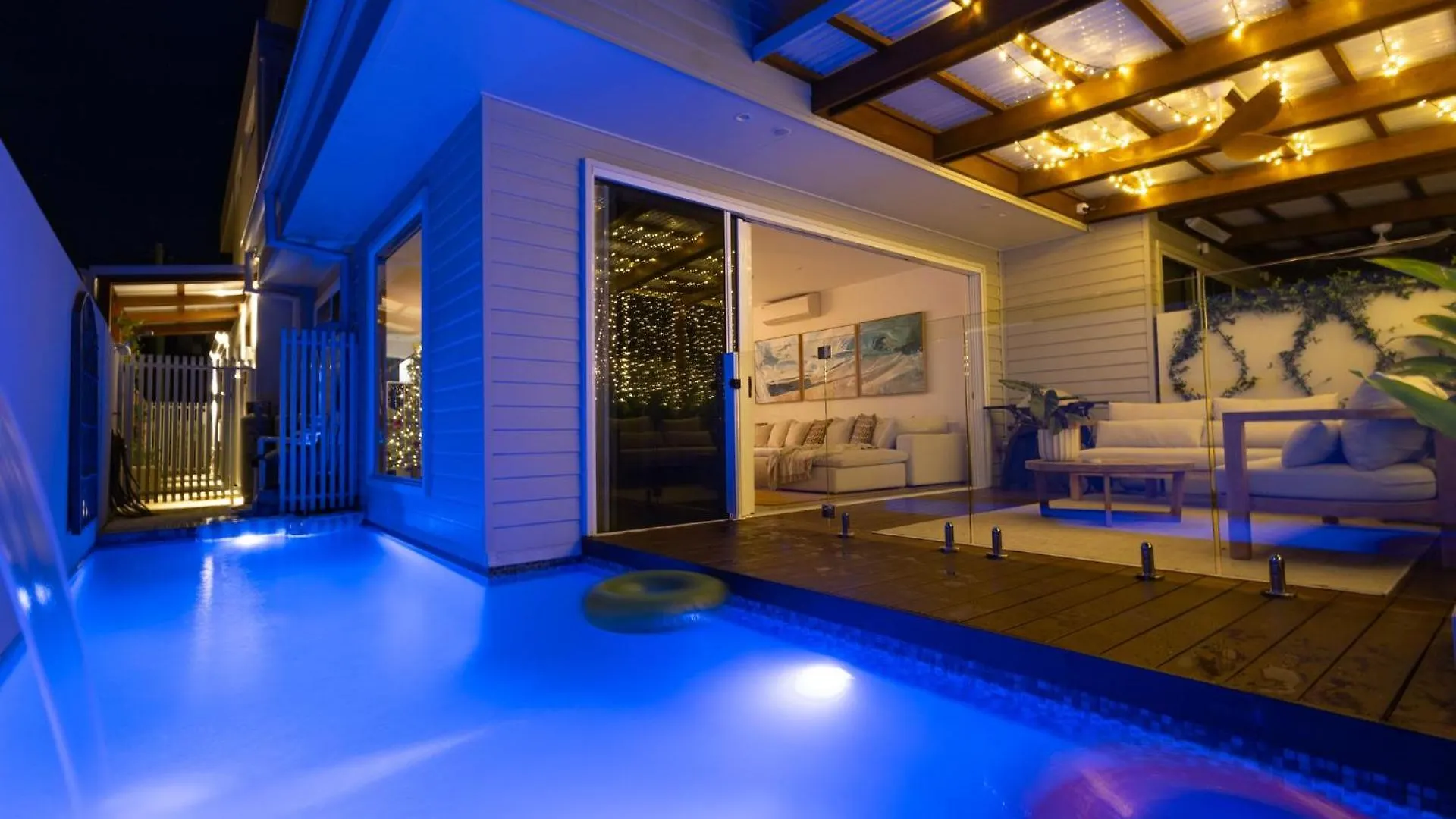 Luxury Tri-level Duplex In Mermaid - Coasthm Holiday home *