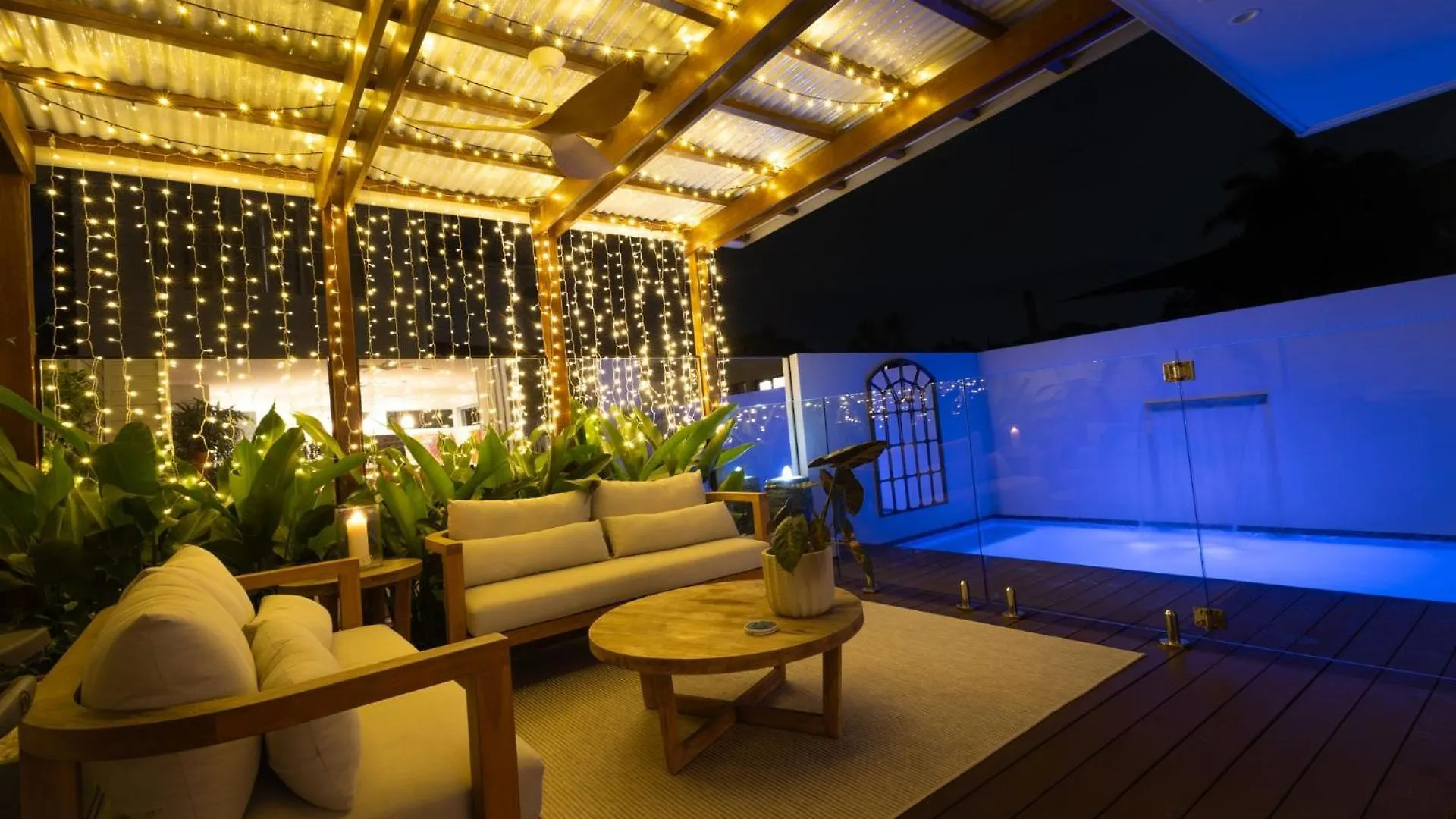 Luxury Tri-level Duplex In Mermaid - Coasthm Holiday home