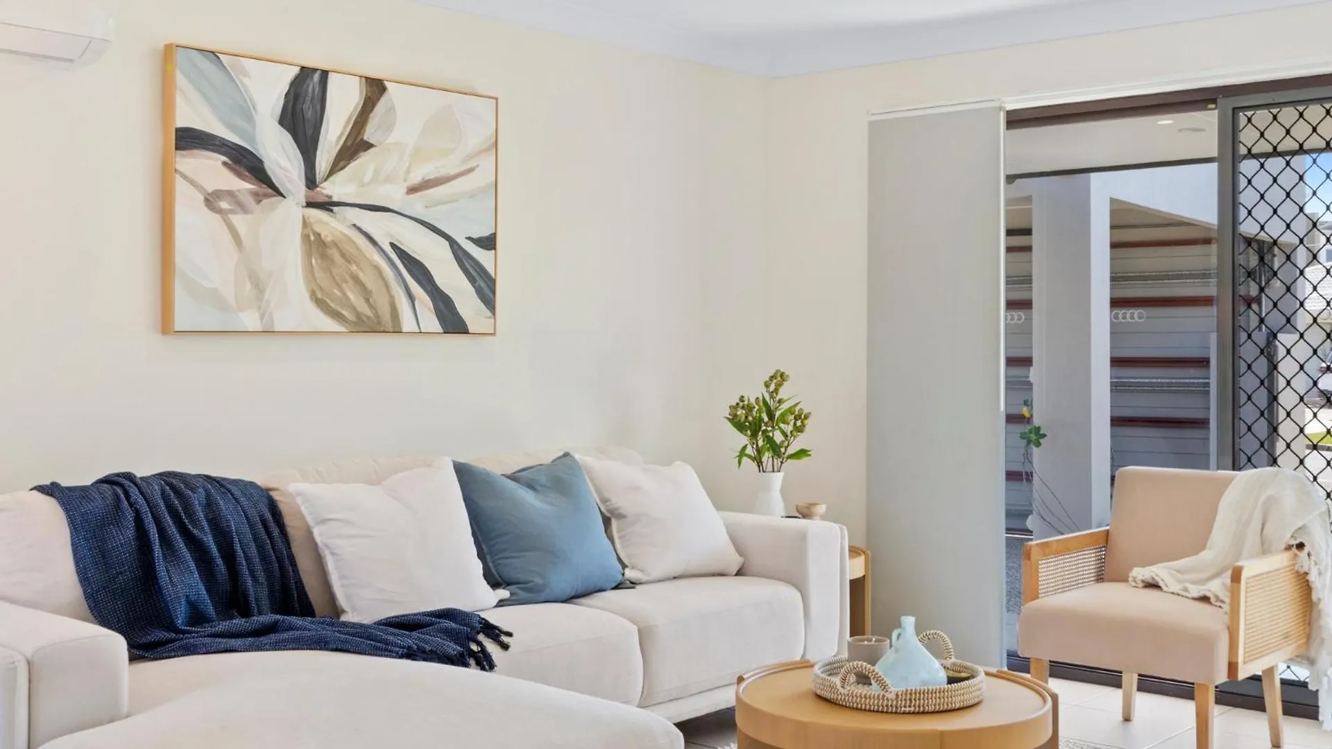 Lux Waterfront Villa With Magnesium Spa - The Goldie Villa