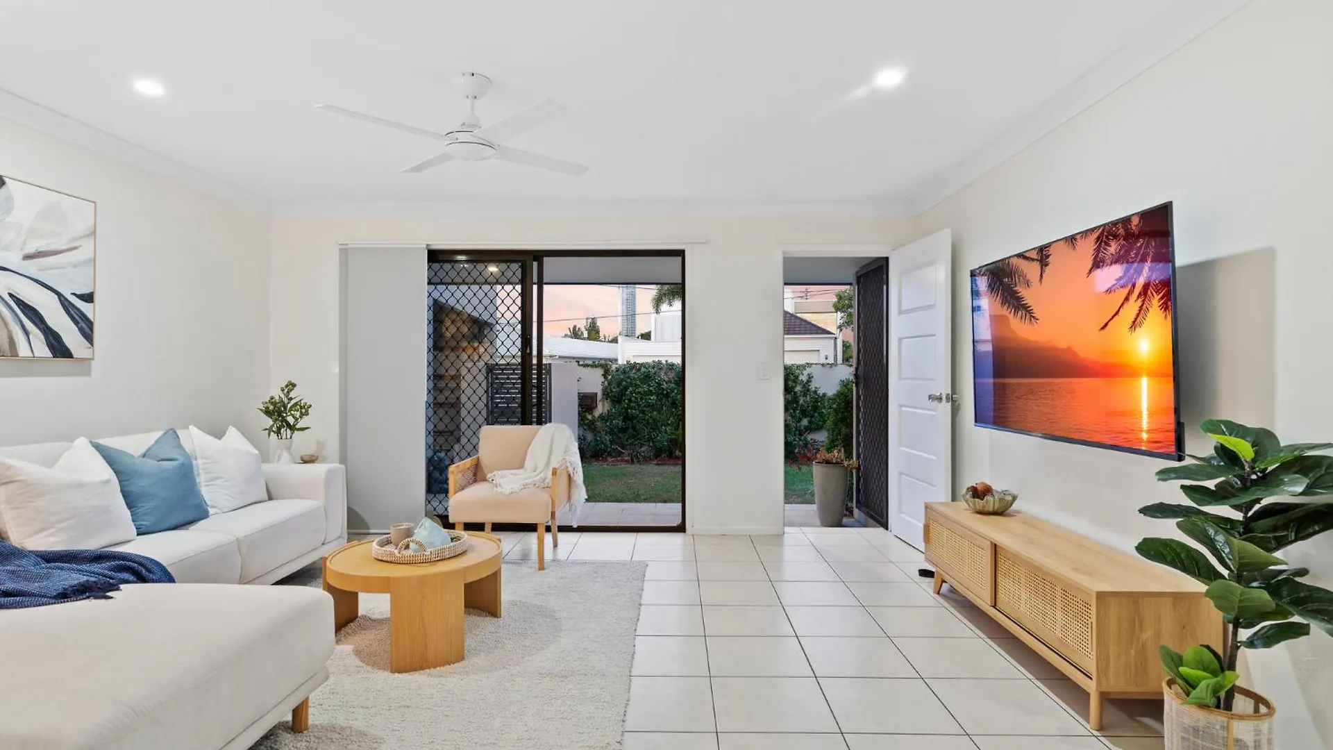 Lux Waterfront Villa With Magnesium Spa - The Goldie Villa *