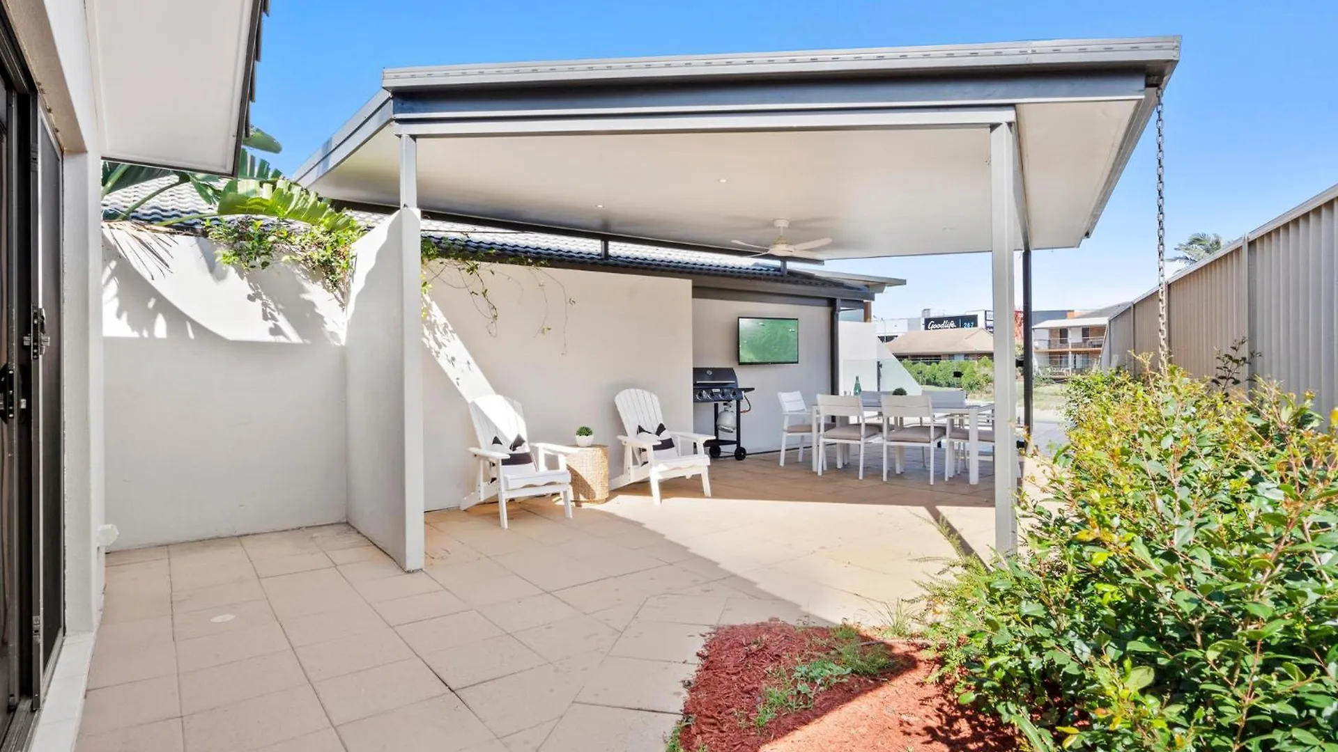 Villa Lux Waterfront Villa With Magnesium Spa - The Goldie *