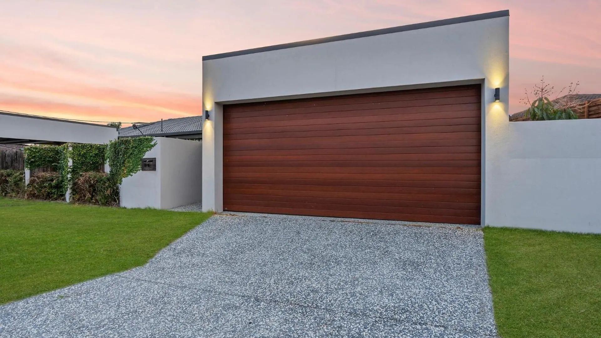 Lux Waterfront Villa With Magnesium Spa - The Goldie Villa *