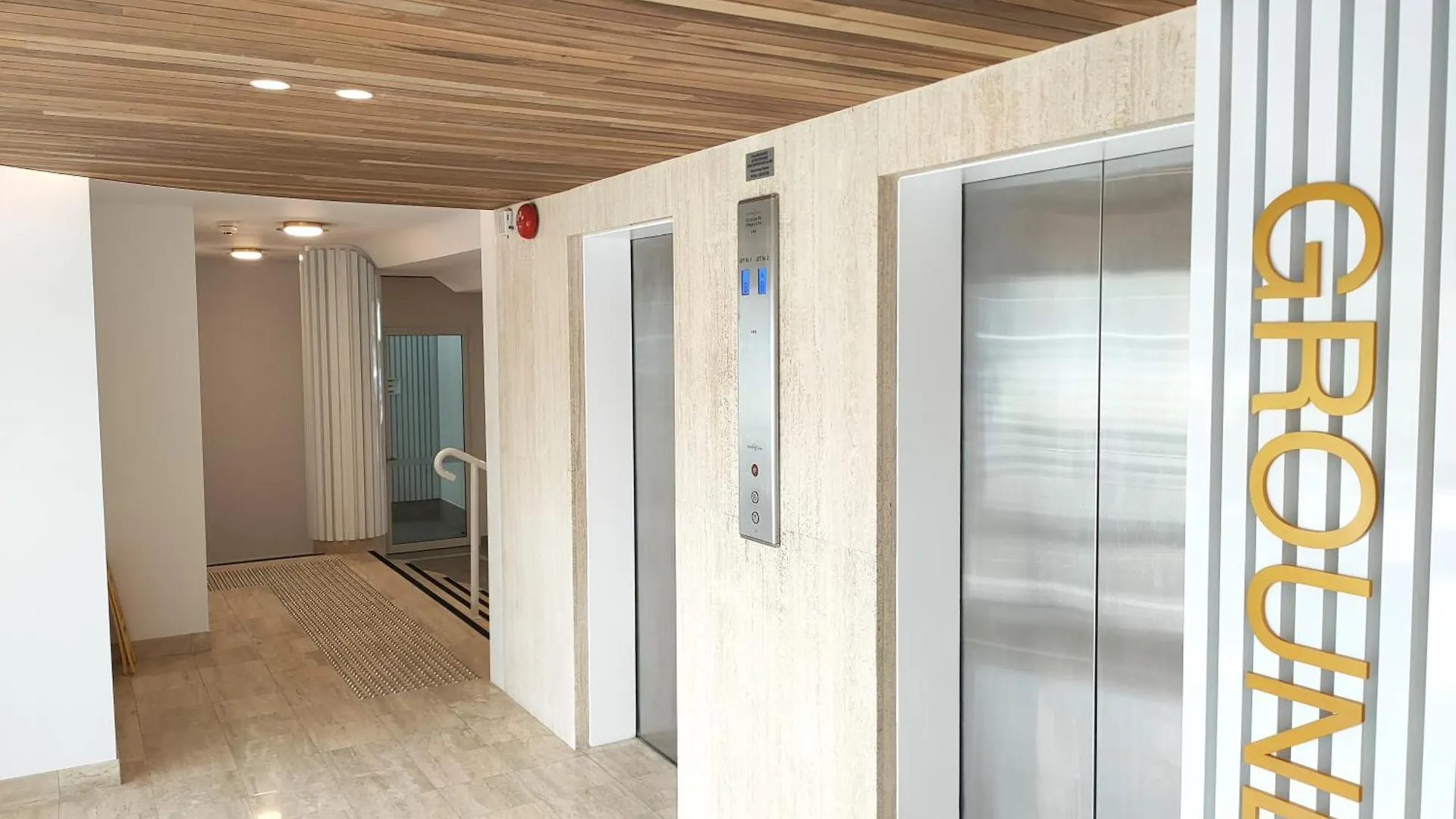 Southern Cross Beachfront 4*