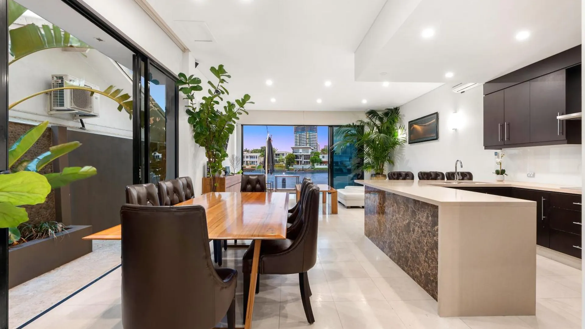 3 M Luxury Waterfront In Paradise Pets Welcome Gold Coast