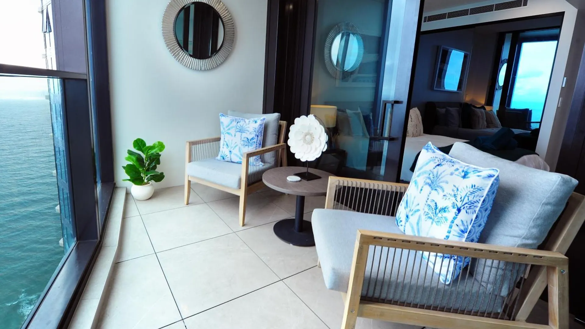 Surfers Beachside Luxury - Stunning Panoramic View Daire *