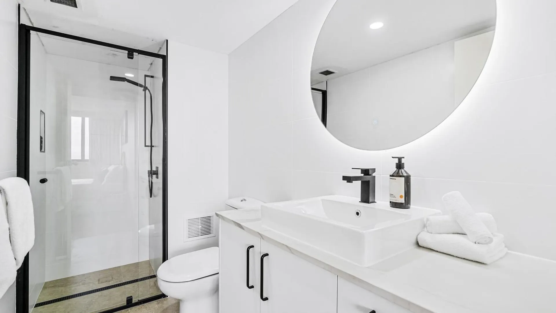 Beachfront Resort-style In Surfers Paradise Apartment Gold Coast