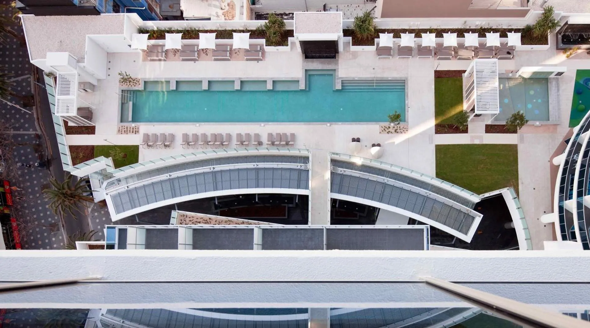 Hilton Surfers Paradise & Residences 5*