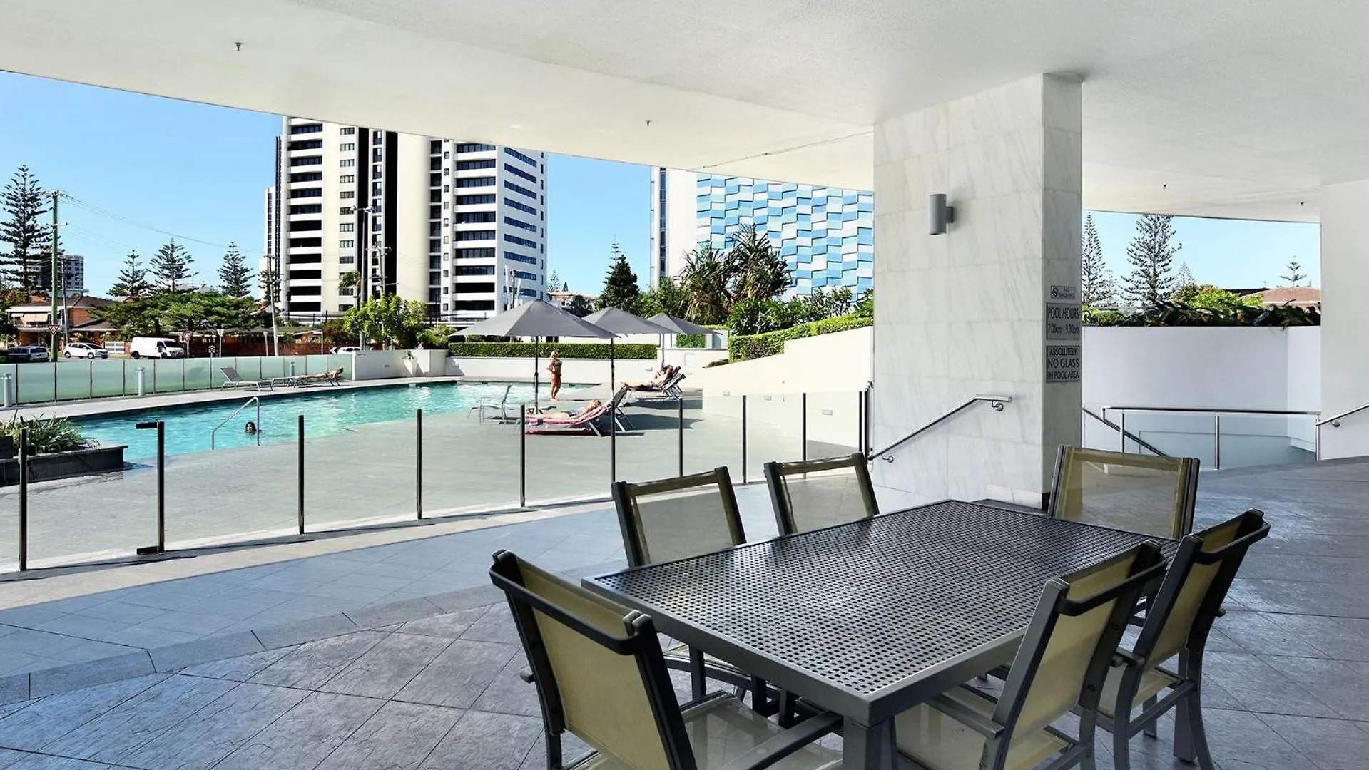 Large Modern 3 Bedroom With Views - Coasthm Apartment