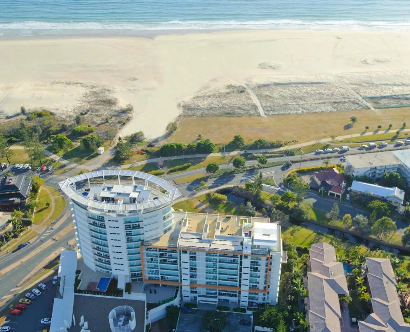 Kirra Surf 4*