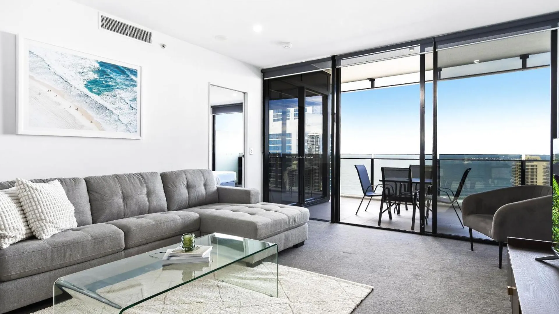 Private At Circle On Cavill - Q Apartment *