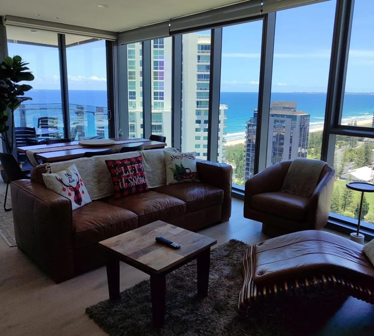 Beautiful Ocean View Signature Broadbeach