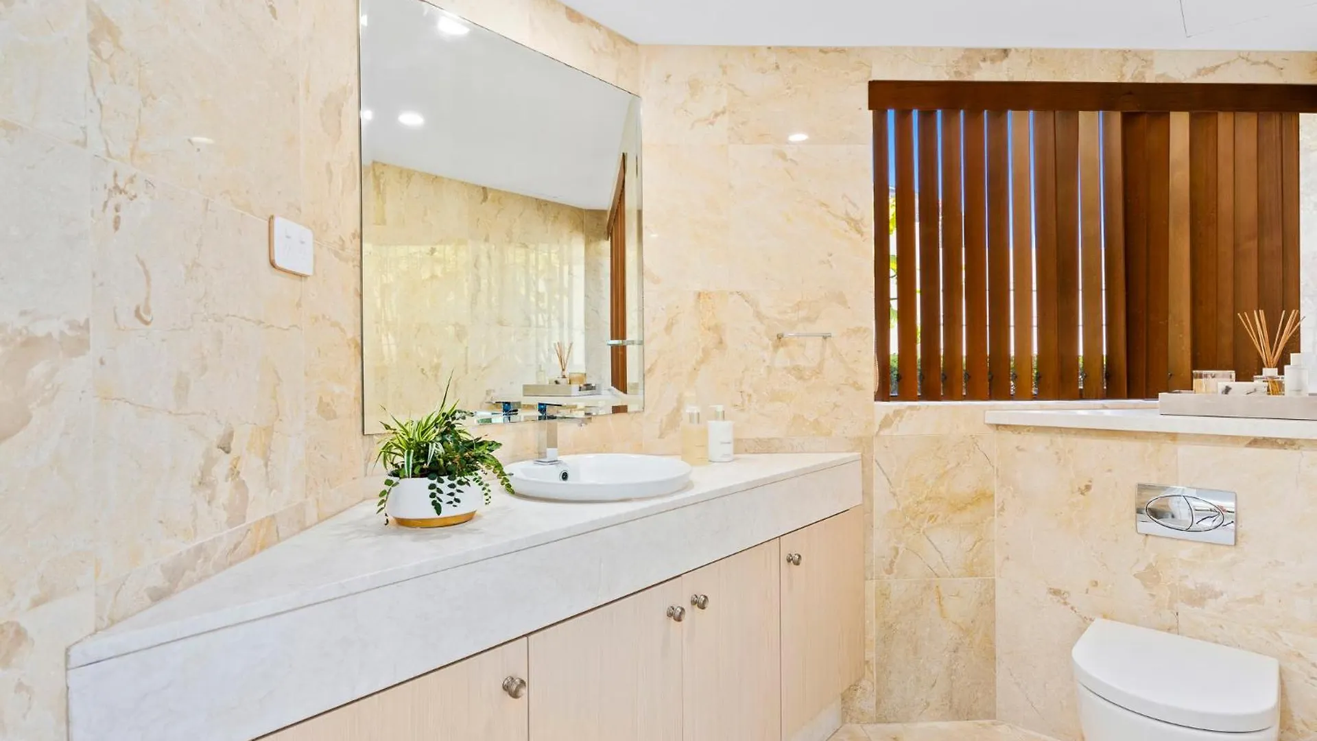 Main River Grandeur Mansion, 5bed, Pool & Sauna
