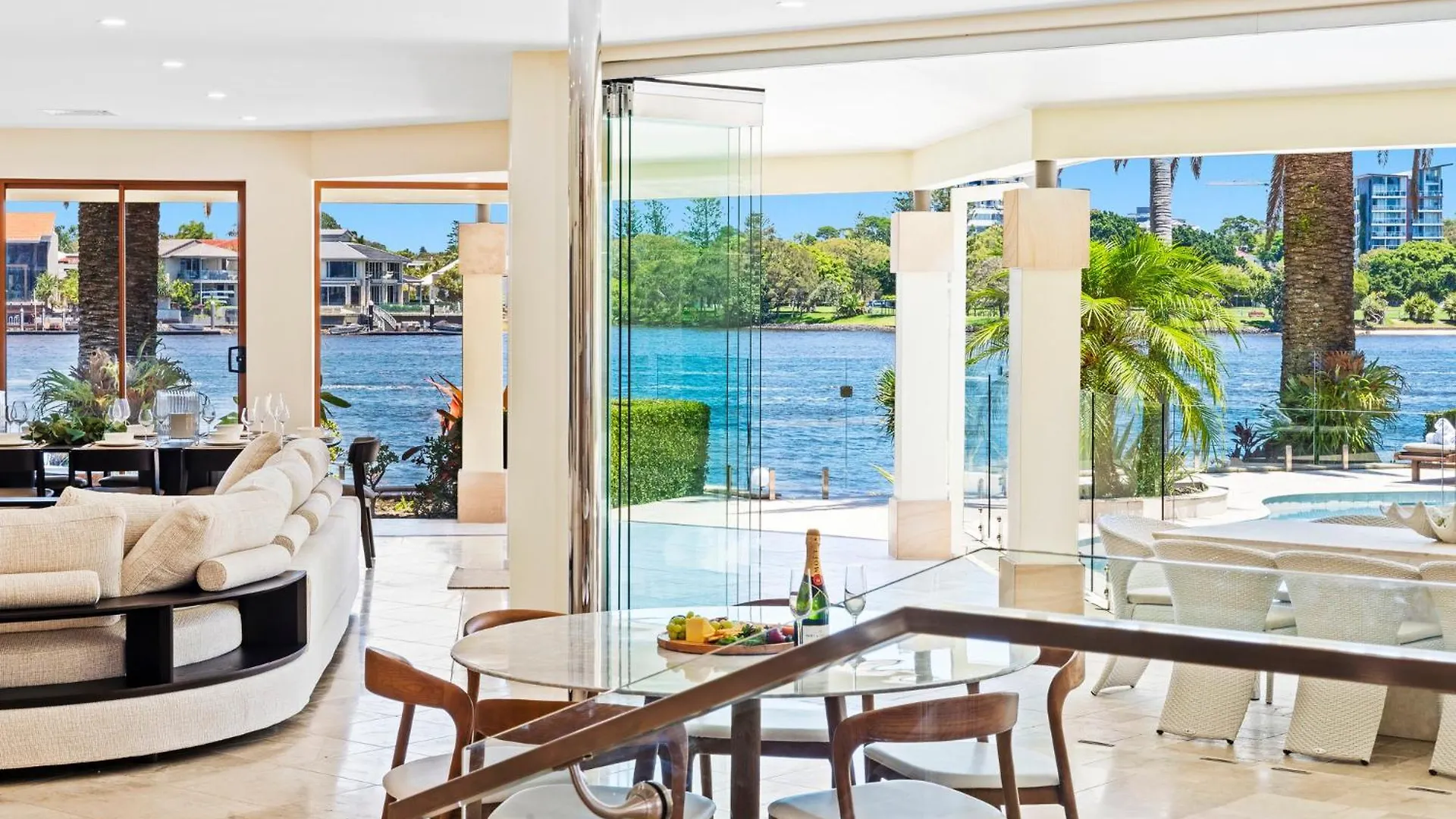 Main River Grandeur Mansion, 5bed, Pool & Sauna Apartment Gold Coast