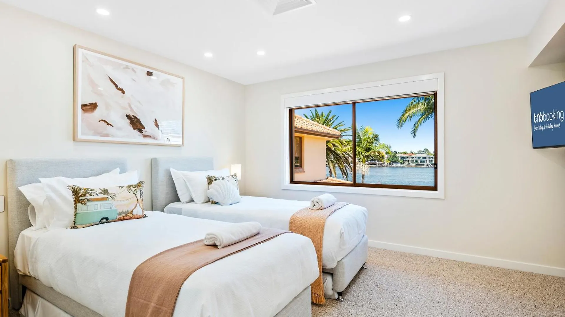 Main River Grandeur Mansion, 5bed, Pool & Sauna Gold Coast