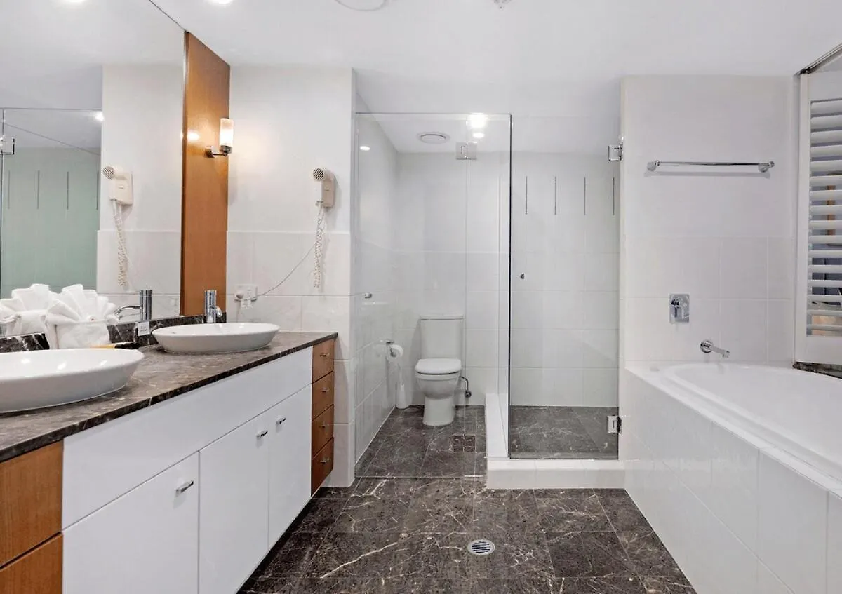 Level 45 Luxury Sub-penthouse In Towers Of Chevron *