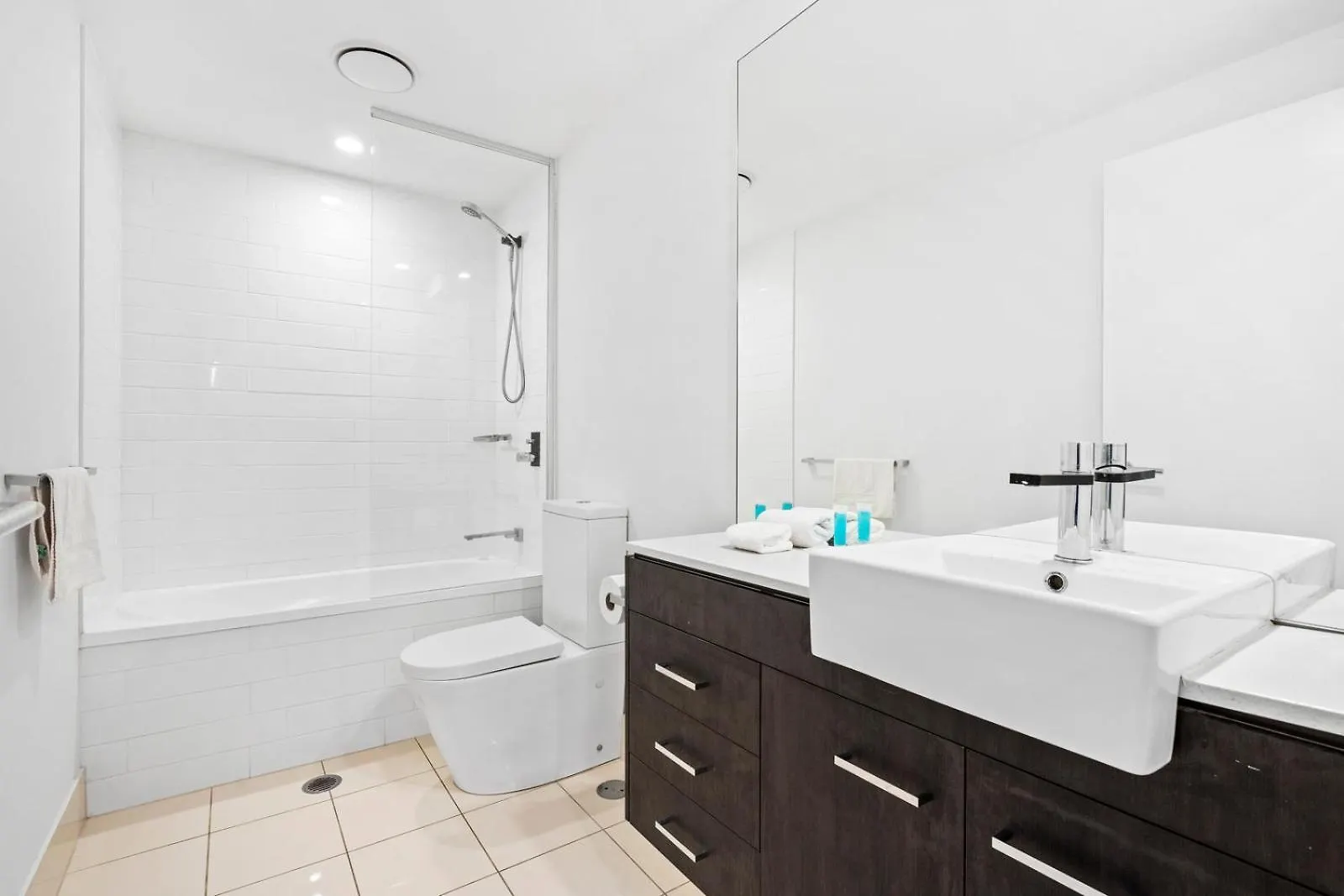 Hotel Harbour Quays 4*
