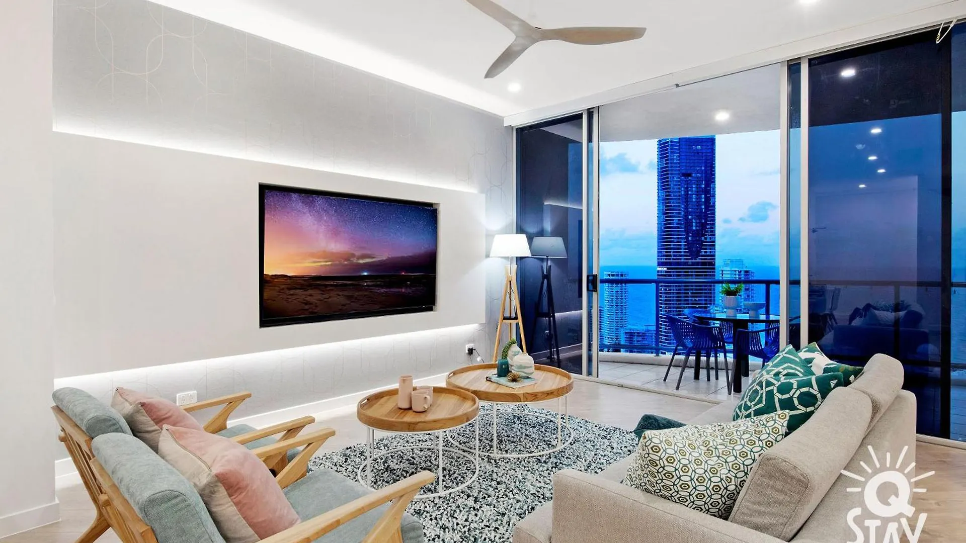 Chevron Renaissance - Qstay * Gold Coast