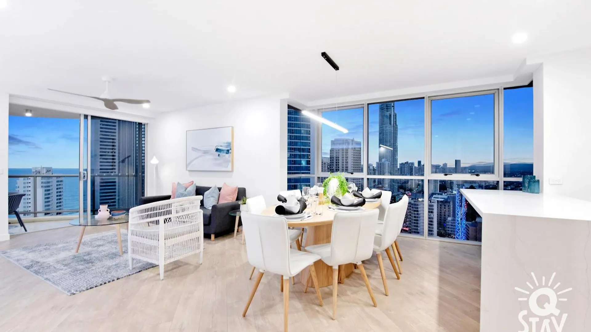 Chevron Renaissance - Qstay * Gold Coast