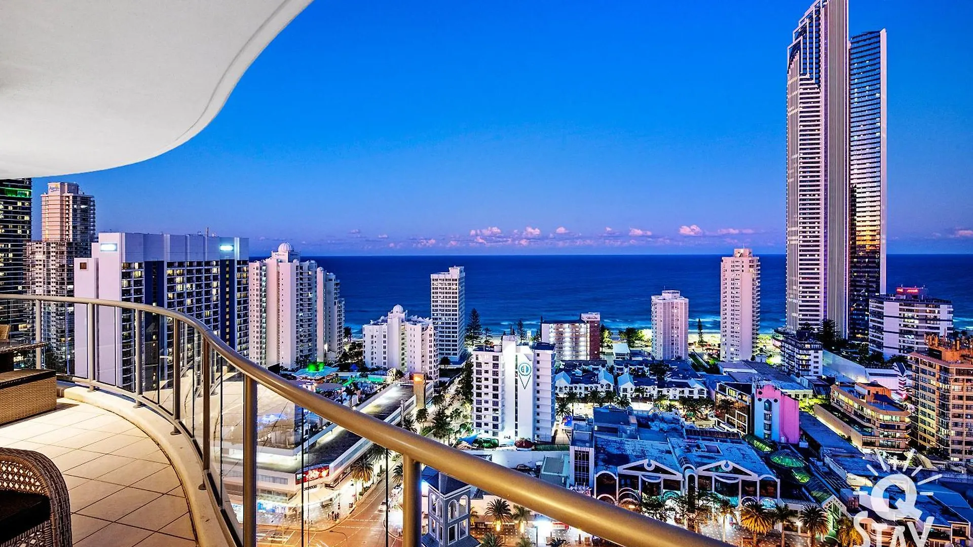 Chevron Renaissance - Qstay *