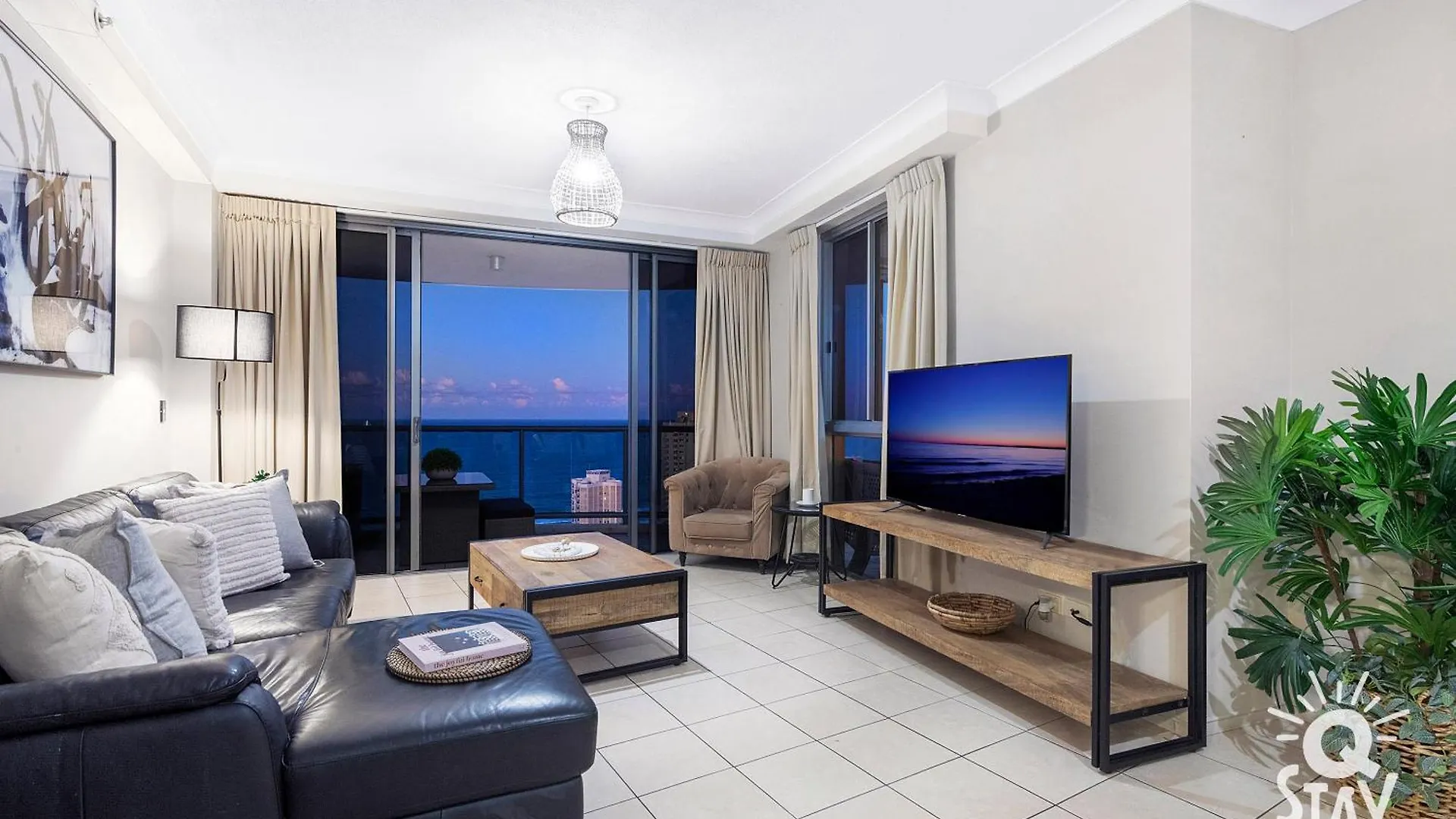 Chevron Renaissance - Qstay