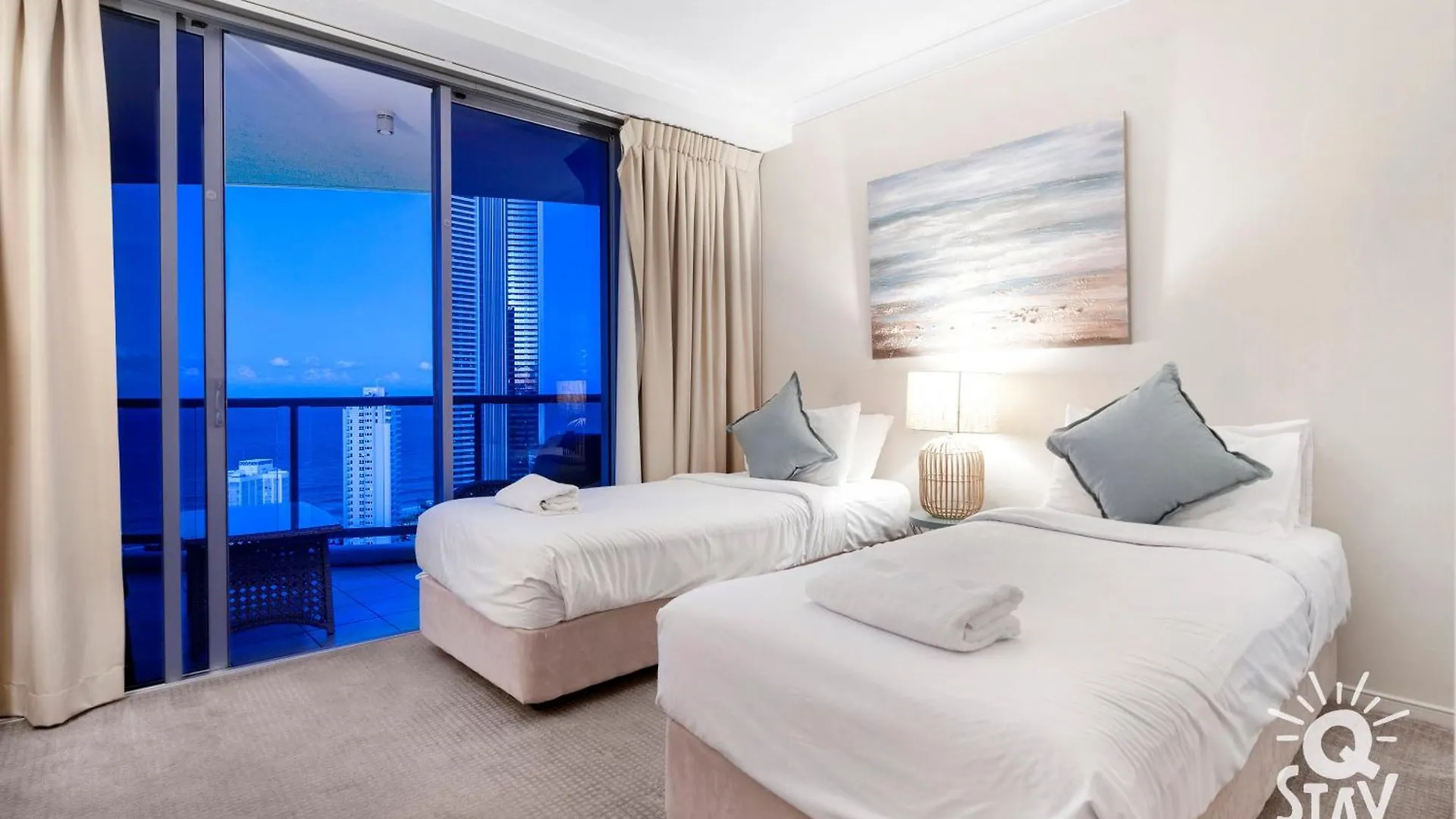 Chevron Renaissance - Qstay * Gold Coast