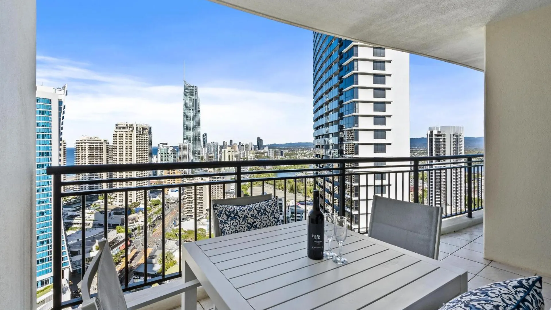 Chevron Renaissance - Qstay * Gold Coast