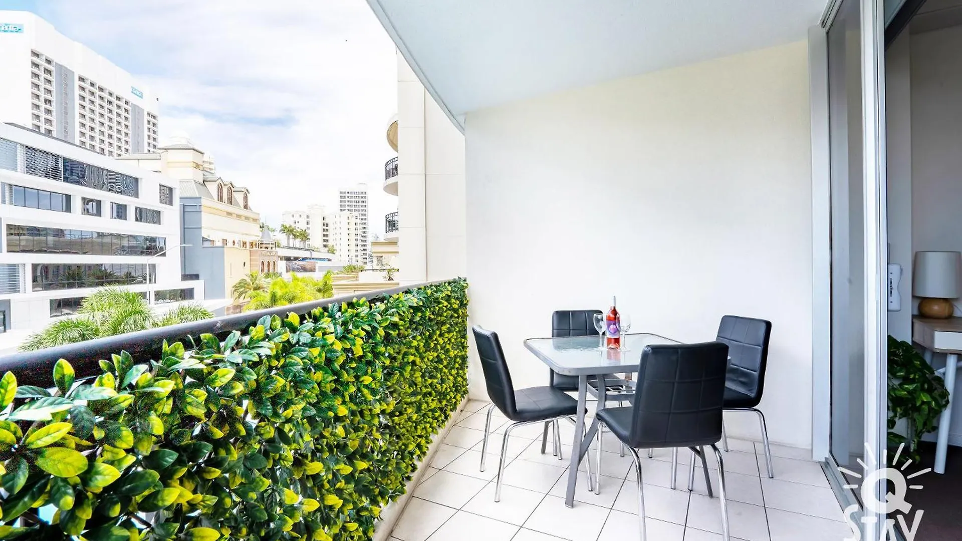 Chevron Renaissance - Qstay Apartment *