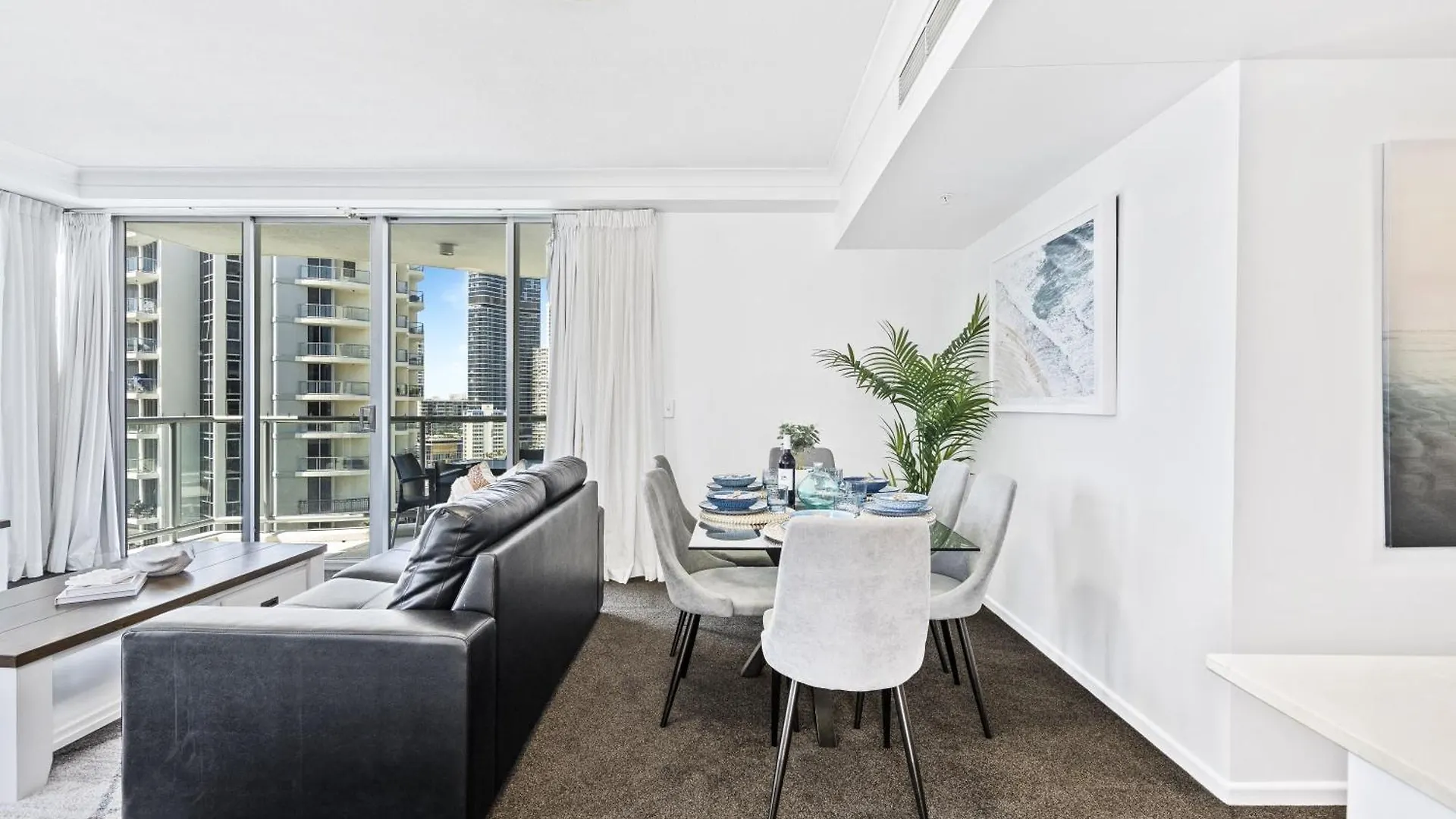 Chevron Renaissance - Qstay * Gold Coast